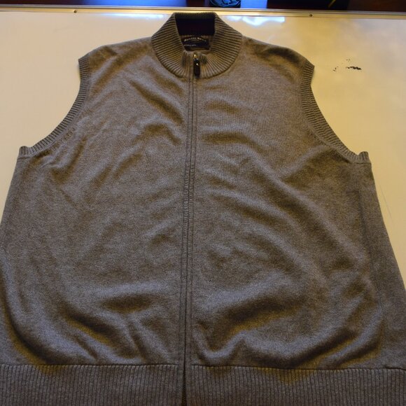 Men's sweater vest - Picture 1 of 3